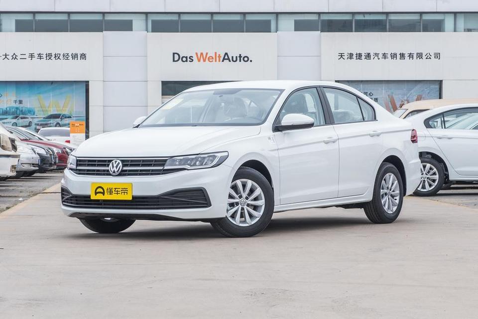 我就想问问这个价位合资和国产选什么好？亲戚一些长辈跟我说买大众。可是我一对比配置表，宝来的三大件发动机变速箱底盘都没有长安新逸动plus好啊，关门声好听很有用吗？宝来是1.5自吸的113匹145扭矩零百加速13.5秒，逸动plus是1.4t蓝鲸的180匹265扭矩零百加速7.9秒。13.5秒...这动力不肉吗？外观吧我觉得逸动plus更好看更时尚，尤其是逸动plus的全led灯真好看...看了内饰图片更没法比了大众满满塑料感...空间方面宝来4米68轴距2668逸动plus4米7轴距2710差不多。请问为