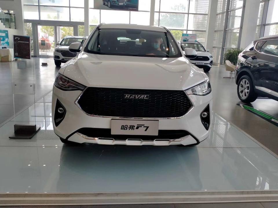 哈弗f7的车友们  你们提车4s店都送了什么   我送了尾翼 脚垫 贴膜