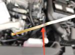 新卡罗拉1.2t，目前不到4000公里，机油高出最高液位1cm，正常吗？