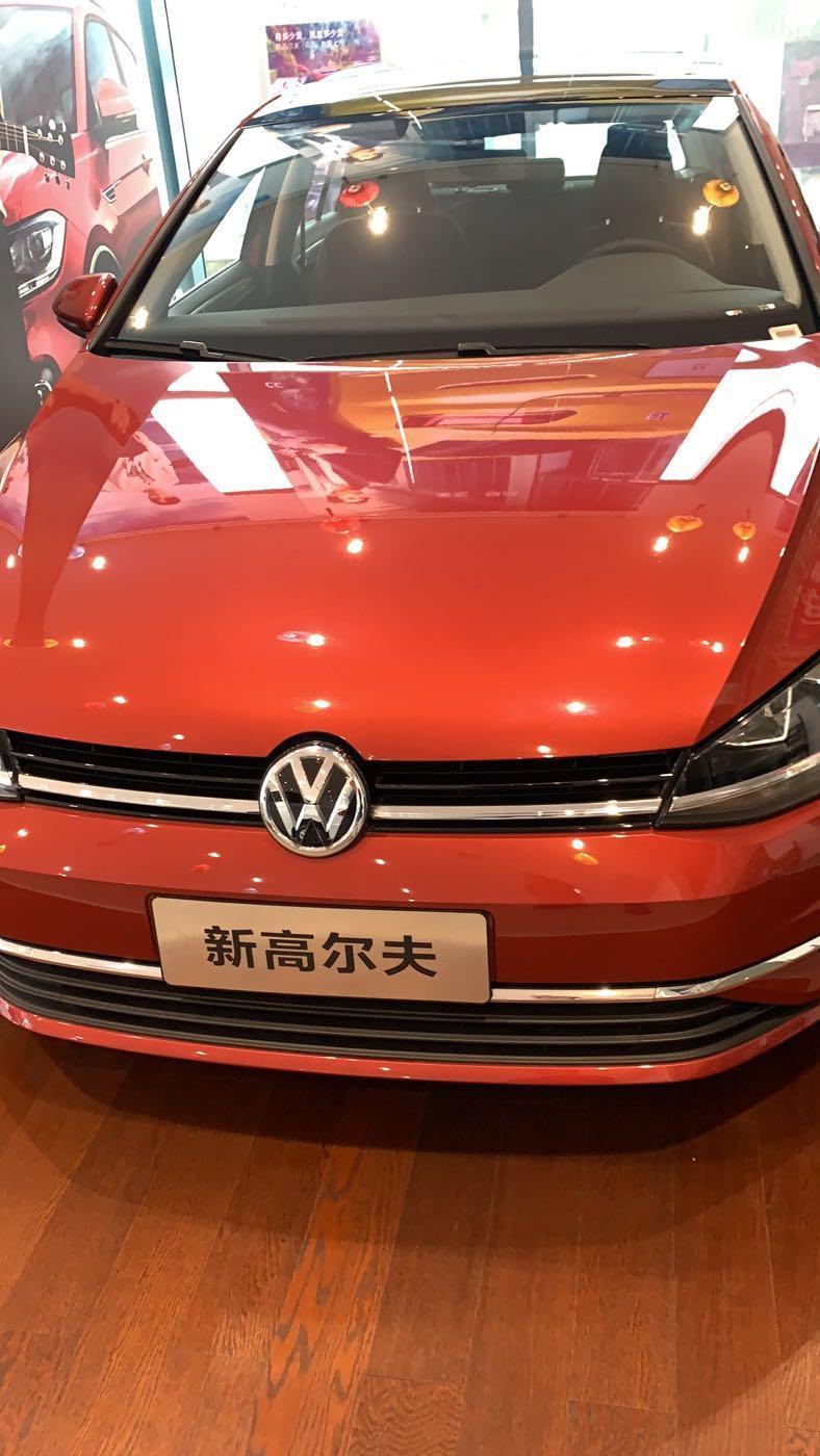 高尔夫-陪老婆去看车，4S店有一台19年9月的1.4自动舒适型，库存车。红色！说优惠3万给我。大家觉得如何？在4s店，我觉得还比较靠谱吧。求大神解答！
