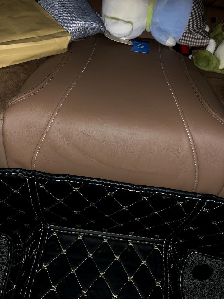 提了半个月的尊享型君威，怎么后排中央有皱纹啊 ，之前没仔细看，突然发现的，正常吗？能处理掉吗？