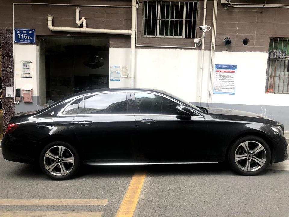 奔驰e级-自家奔驰2018 E200L  改款  2.4W公里，现在想卖  问问大家  能卖多少个啊？