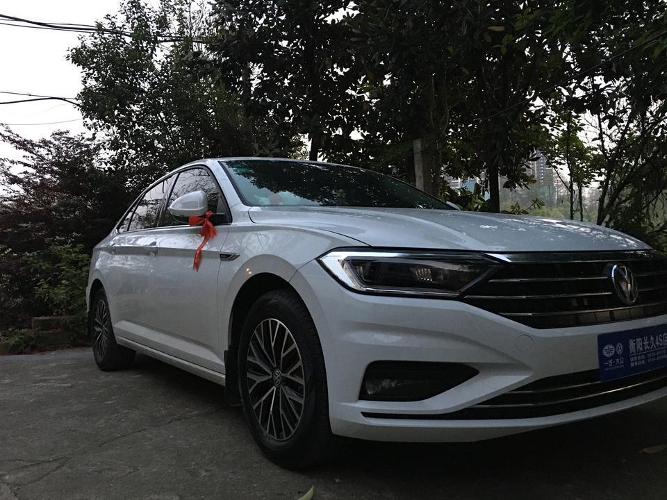 我想问下2019新速腾 原厂带一键启动，无钥匙进入，后视镜折叠，倒车时后视镜下翻功能有吗 怎么设置啊