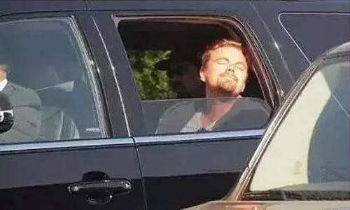 新速腾前车窗和后车窗都能讲到什么程度啊？听说后车窗有很大一块留在外边。不知道前车窗怎么样