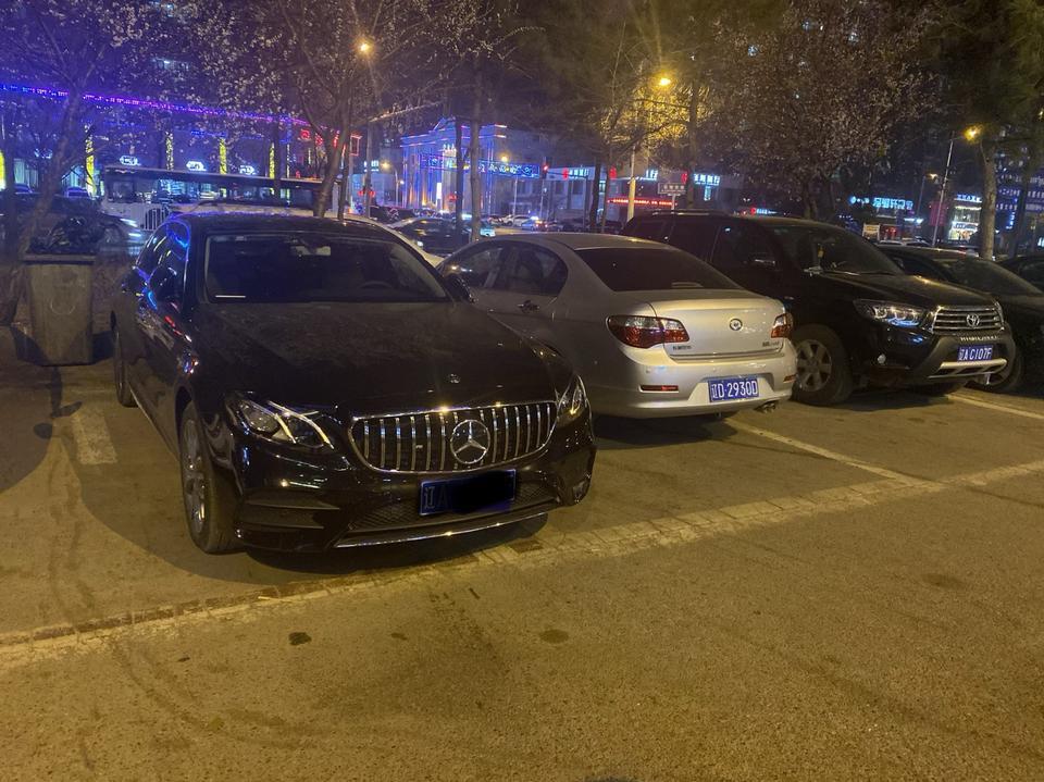 奔驰e级-大家车内氛围灯亮度都是调到多少的。会不会让电瓶馈电呀。有改装过音响的兄弟吗。