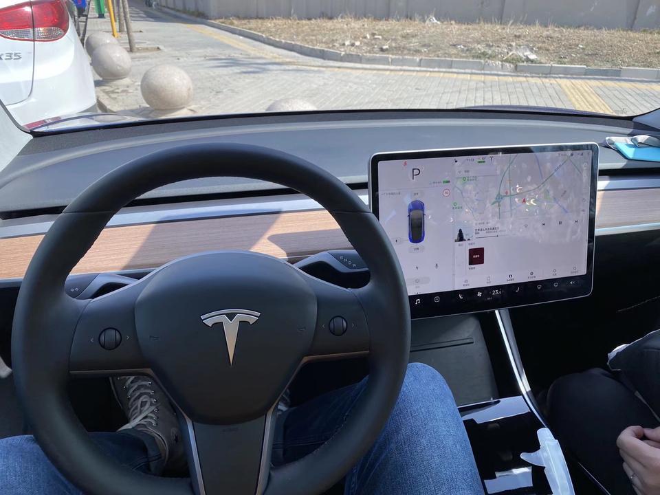 model 3-这辆汽车是什么牌子的啊 多少钱