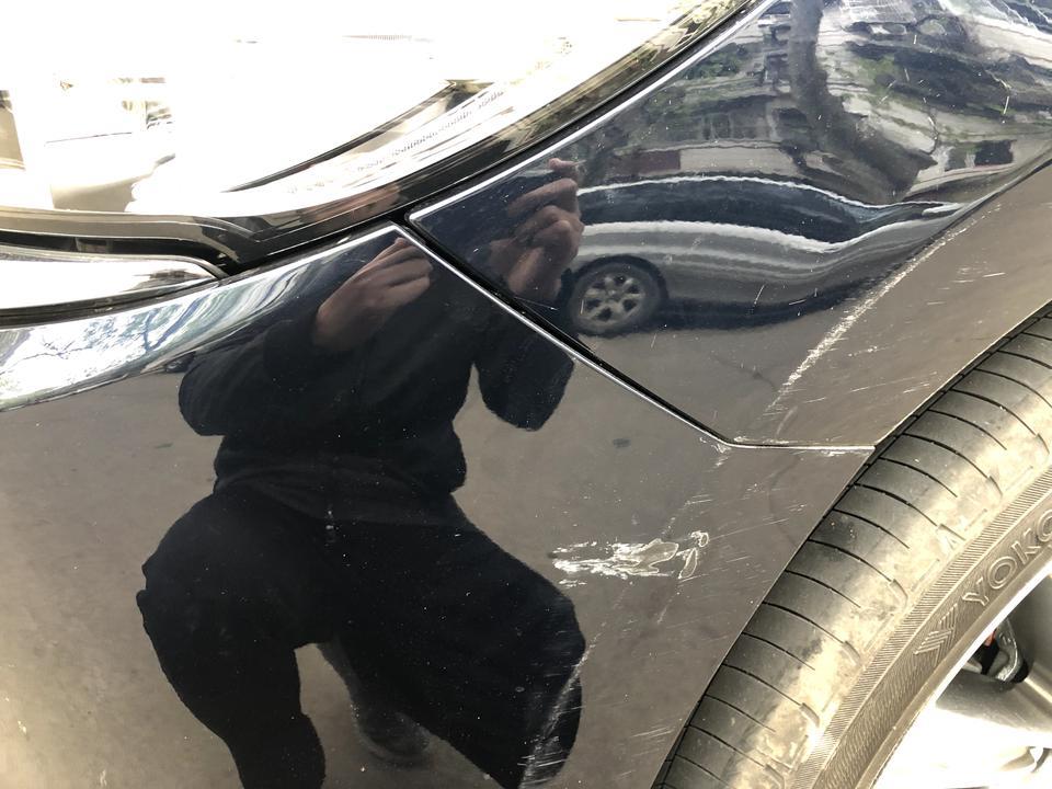 阿特兹-老哥们，还没上牌的新车被蹭了，大灯下面的缝隙被蹭的有点大，掉了一点漆。请问一下修车大概得花多少钱？