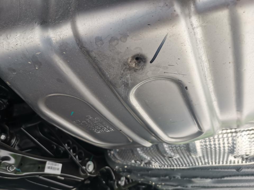 速腾-各位大神有没有遇到过这里滴水的，天气很热，停下来这里有水滴下来