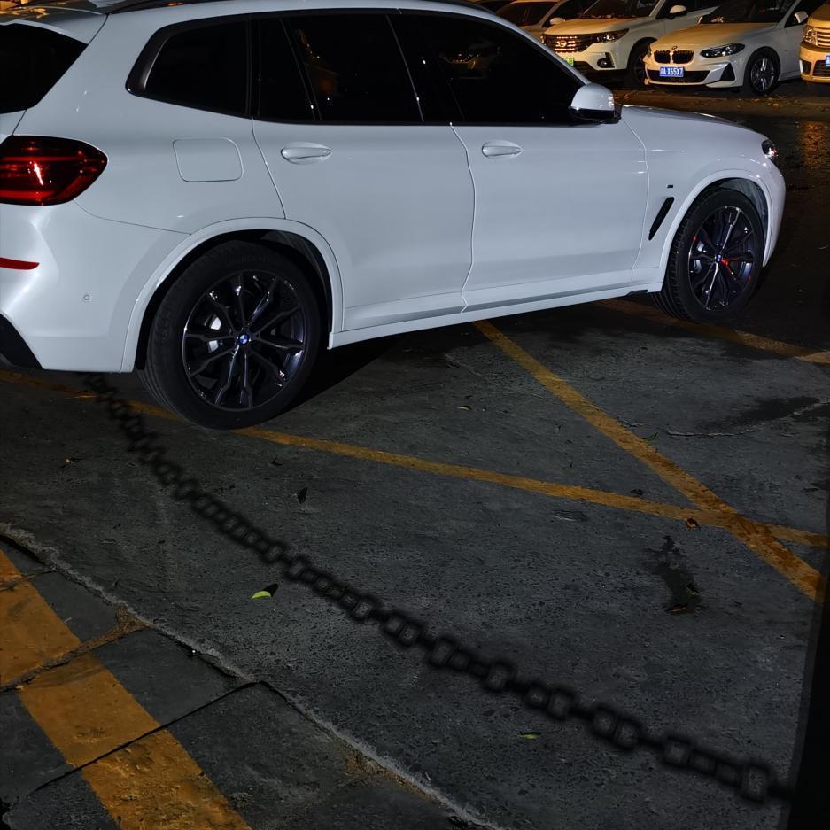 宝马x3-副驾驶4s店返修一次了还喷不好，而且态度强硬表示喷一万次都是这样，但是外面汽修店可以修复90左右，该信谁呀？可以要求4s店退喷漆的钱？