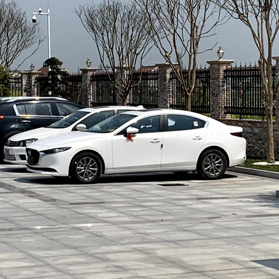马自达3 昂克赛拉-马自达昂克赛拉加满一箱油多少钱 一箱油能跑多少公里！