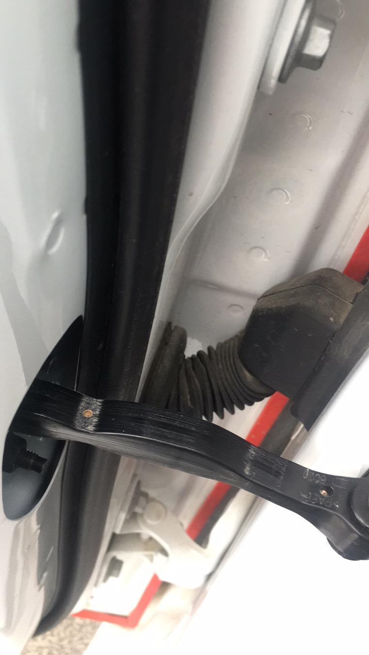 英朗车门出现异响，该怎么解决？？  请教一下大神