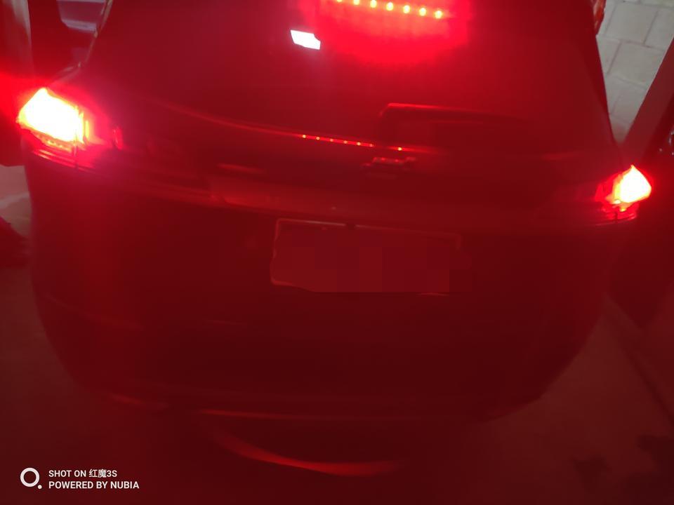 长安欧尚x7-都再说尊贵型可以免费升级后尾灯，怎么我们这里的4s店说不可以，求车友解答