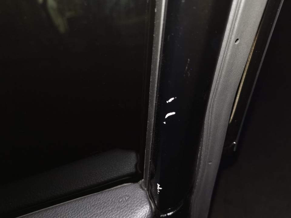 本田cr-v-19年9月买的车，车门掉漆，没有任何磕碰过？这是怎么回事？是事故车吗？