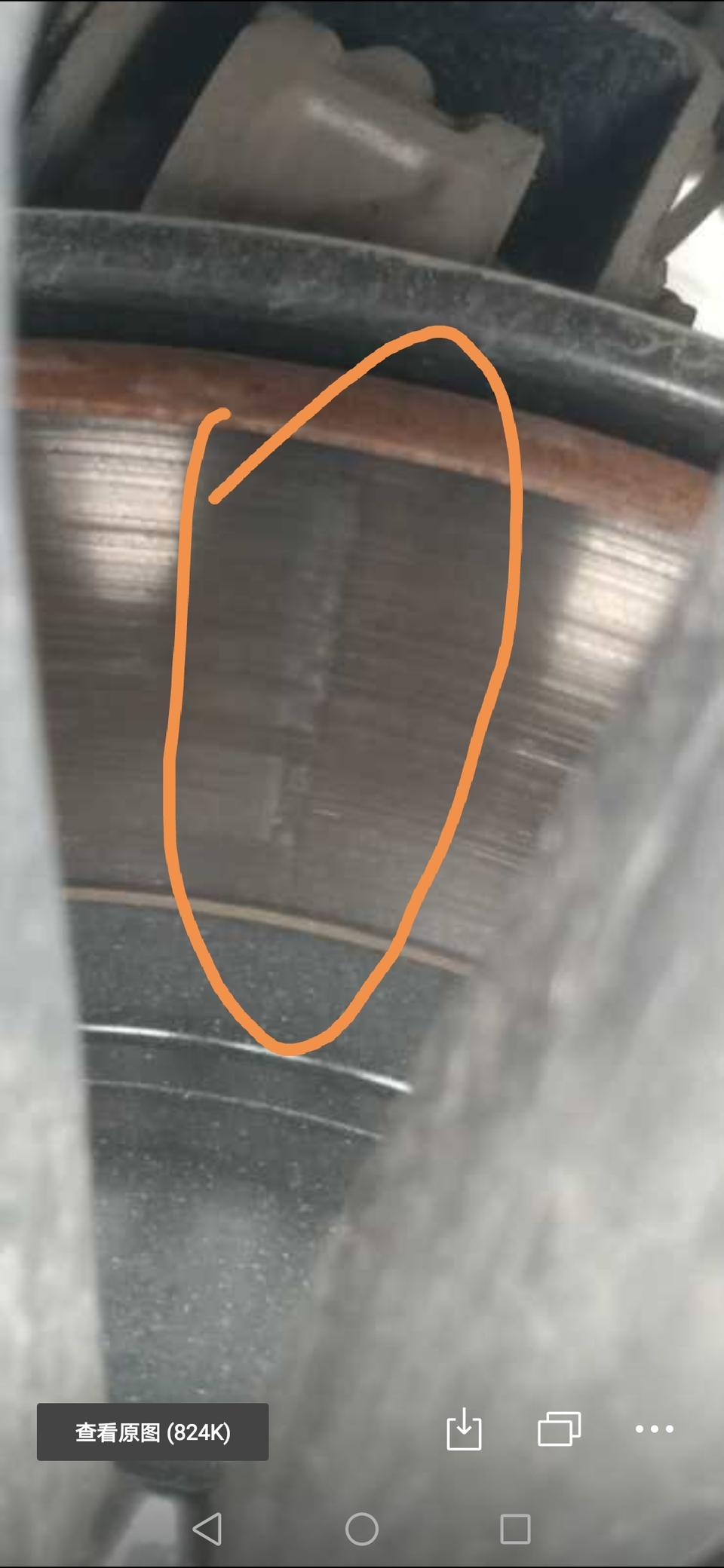 哈弗f7x-想问一下你们，新买的F7X后车制动盘有出现凹陷这种情况吗？前轮还好。两个后轮看着有点怕，都不敢开了。