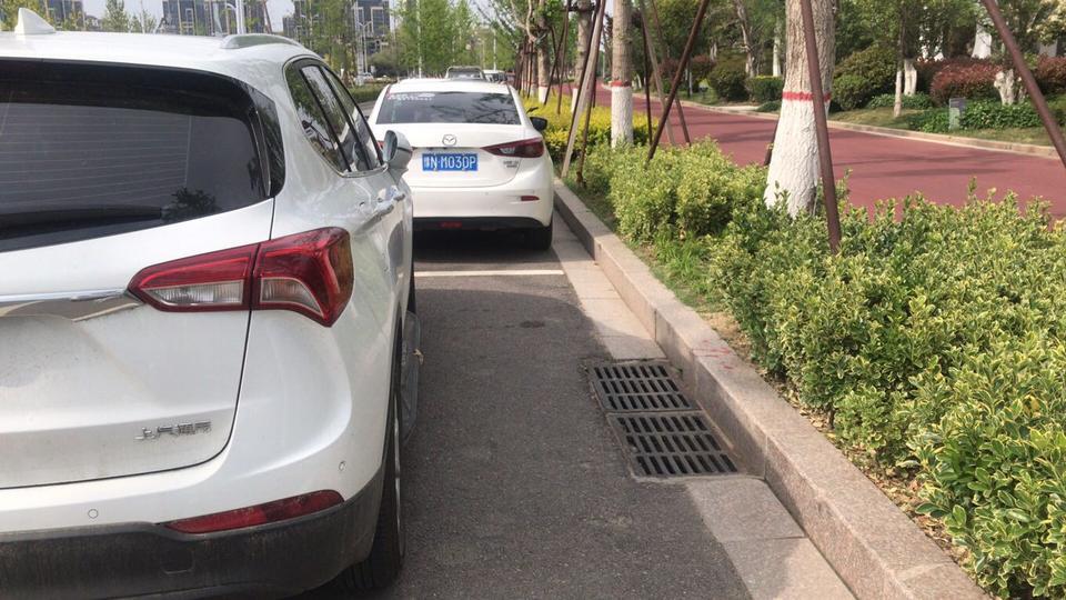 昂科威-请大家帮个忙照半个的车是什么？