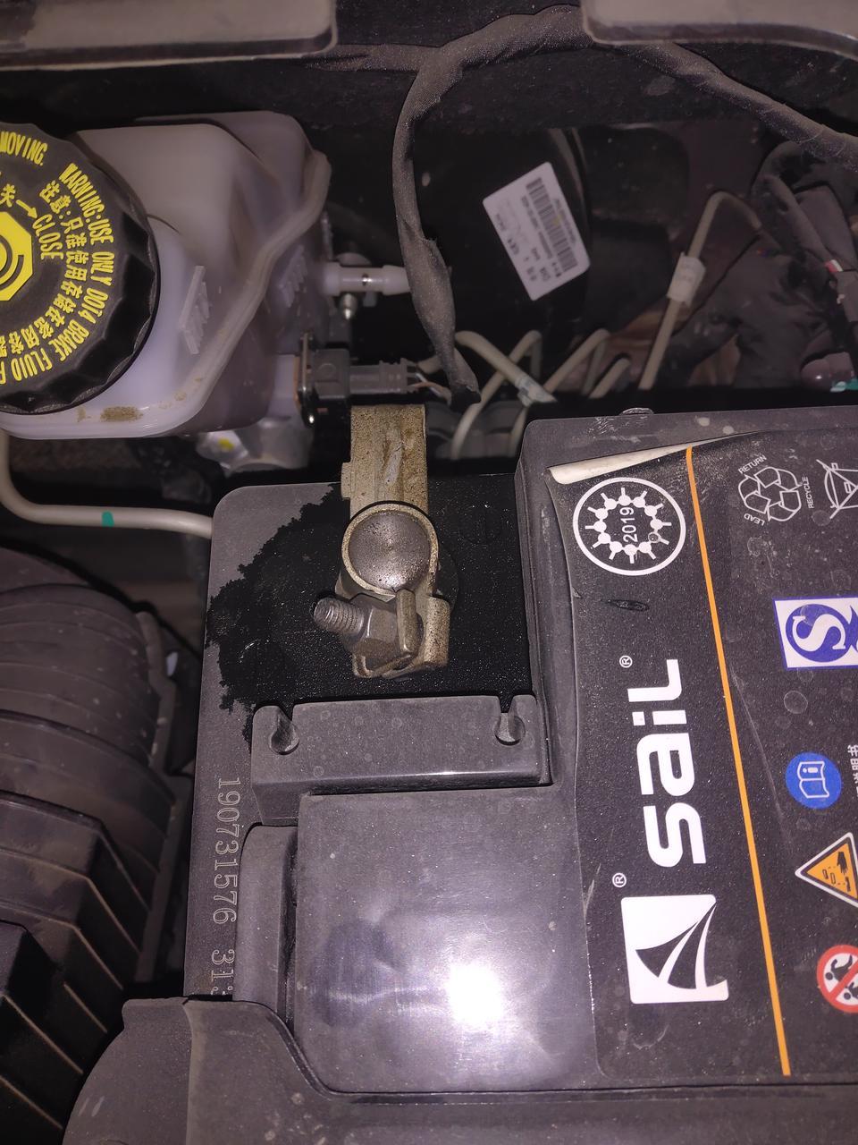 瑞虎8电瓶有液体正常吗？