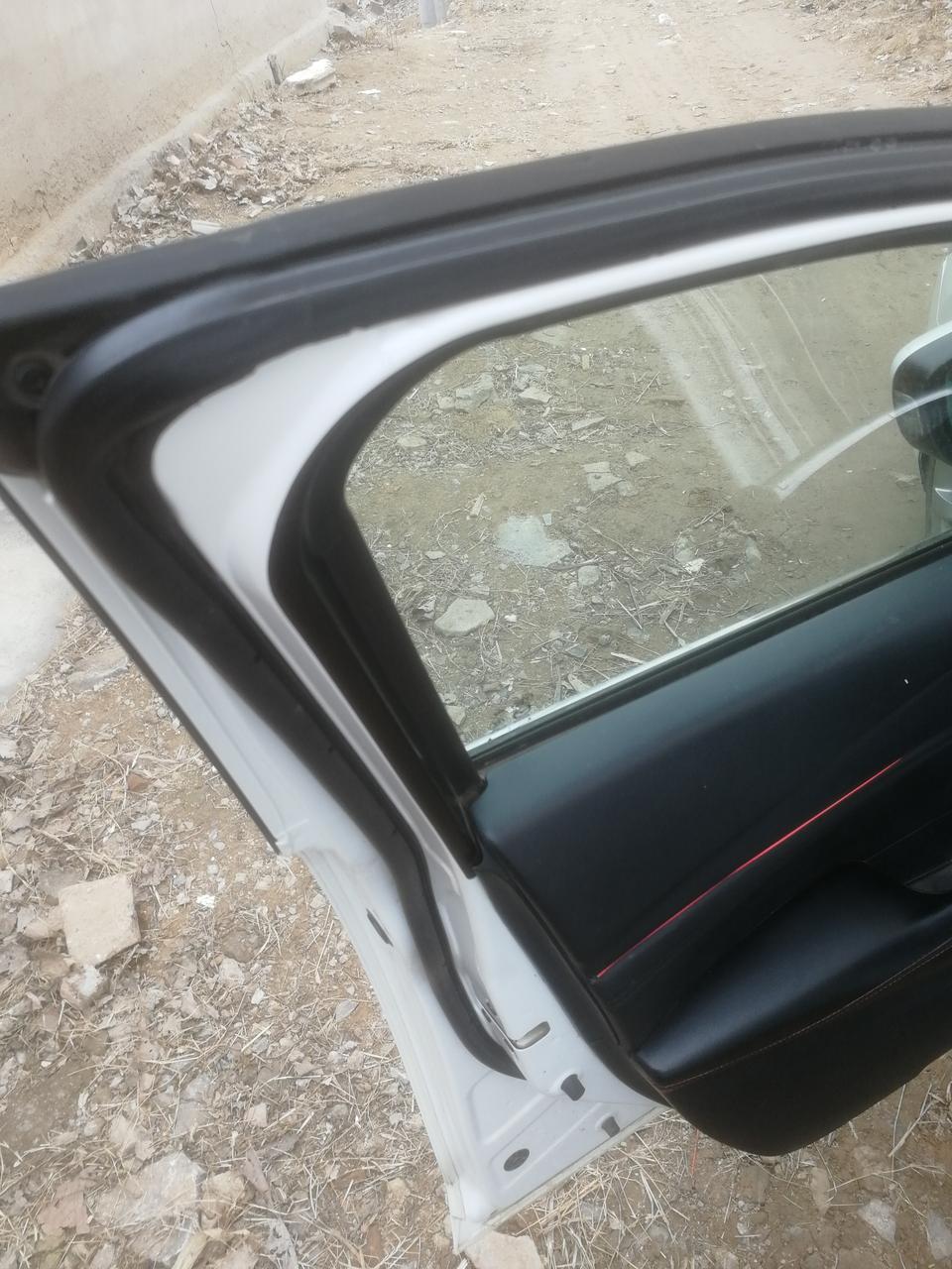 车友们好   阿特兹的原车  车门密封条哪里可以买到？