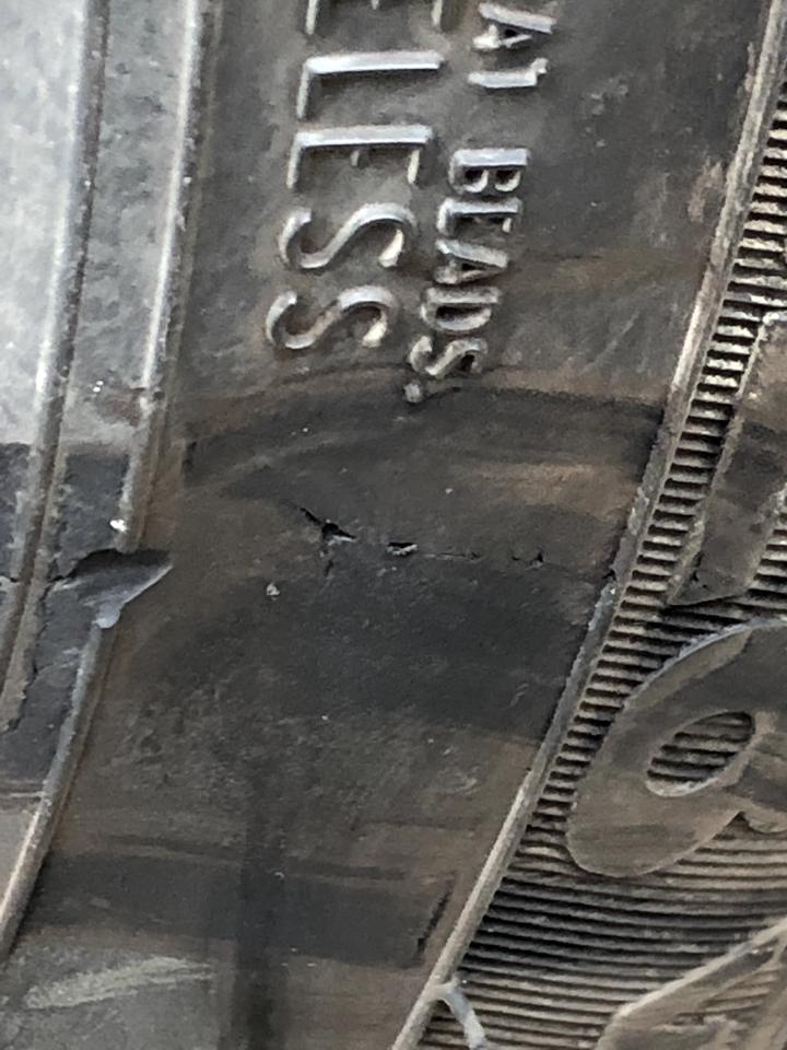 帝豪gl-帮我看看这样子要不要换啊，明天要跑400多公里高速，有点担心