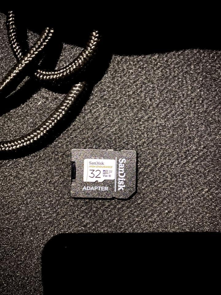 凯迪拉克CT5铂金运动款，自带行车记录仪一直显示“未插入SD卡”，有遇到相同问题的车友嘛？咋解决的？