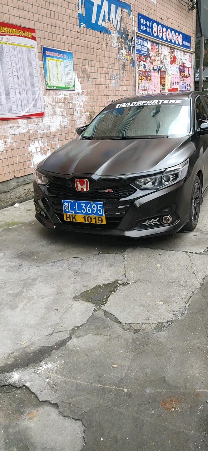 凌派-在我家县城这边发现一辆，这个车真的很少见，不过原厂的红头思域排气管不是在中间吗？