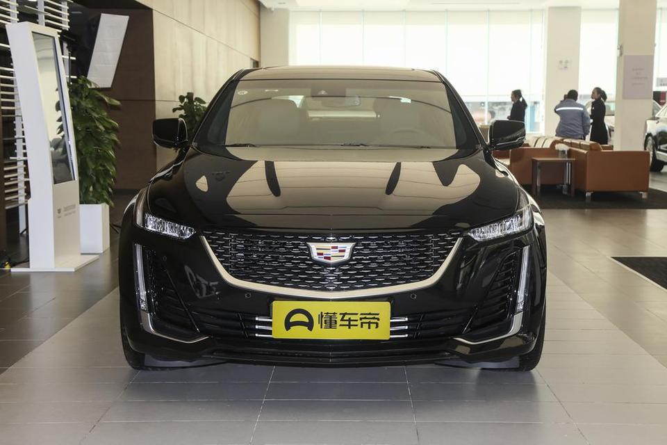 凯迪拉克ct5-今天订车了，豪华黑外，现金优惠三万七，送流媒体，电动尾门，镀晶，脚垫，贴膜，八次保养，钣金券，大家看看能接受吗，颜色借用