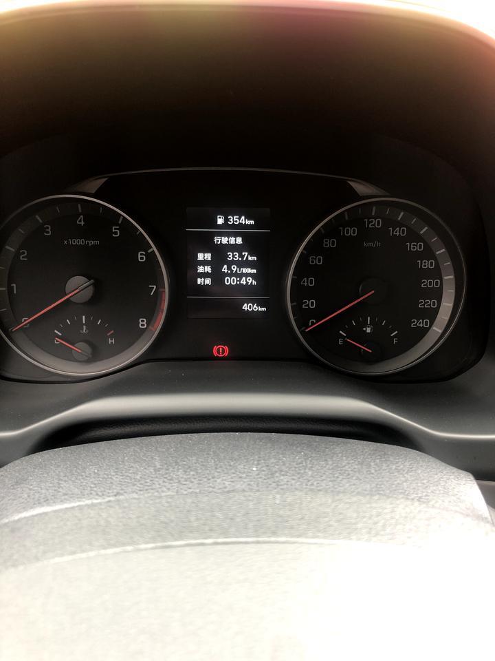领动19款1.5L 发动机转速到2200-2500转时候 发动机会突然加速声音很大是正常的嘛？我一直以为只有涡轮增压才会蹿一下的，求解？
