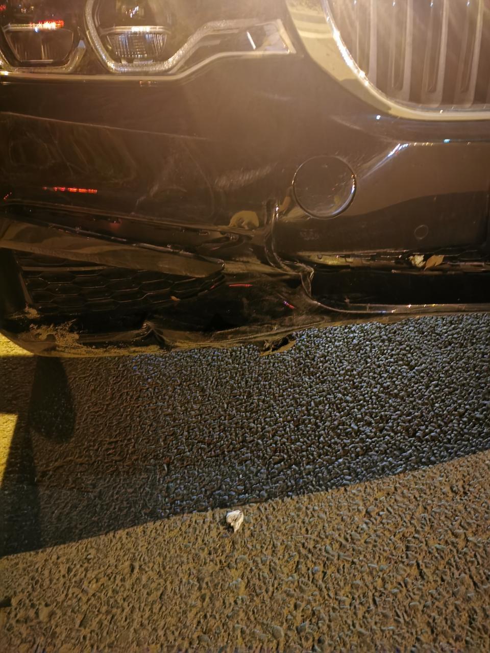 宝马5系-修下要多少钱，直接撞到警示柱了