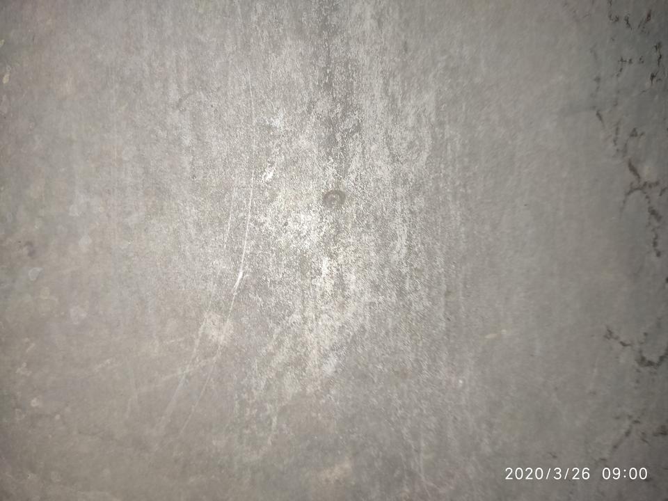 凯美瑞-求助，新手事故撞坏后保险杠下盖和排气管尾端，走保险4s店修车。求帮忙鉴定4儿子店有没有拿旧件忽悠我，因为修车的时候发现4
s店给我多报了个喷漆项目，现在看换的排气管也不像新的。之前报保险前觉得4s店维修能靠谱点，现在一点也不敢相信4s店。第二张图是左边没换的排气尾端桶子下面，第三张图是换过的