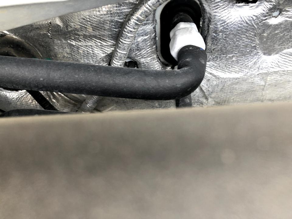 帝豪-开空调不制冷，空调这根管子结冰是怎么回事？这种情况该怎么处理求各位大神指教