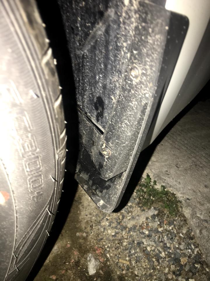 雷凌-刚提10天的新车，为什么刹车熄火后这个地方有油，不是水，正常吗？
