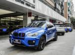 宝马x6-2014运动款款x6 e71 35i ,原车自带的无钥匙与舒适进入。
最近遥控钥匙总是有时能解锁车辆,有时按了却无任何反应。钥匙也换了新电池,去4s检查技师说车电路与接收器都正常没有故障代码。
可奇怪的是门把手舒适进入系统一直工作正常。。。
最近只能靠门把手的舒适进入解锁或者上锁车辆,特烦。。。
求教有没有懂的车友们答疑解惑下怎么整。。。