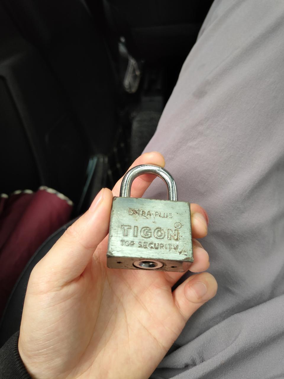 长安cs55-锁头从三楼掉下来，把车顶砸凹下去了，这个搞下来要多少钱？我自己搞了点漆补了下，以免生锈！
