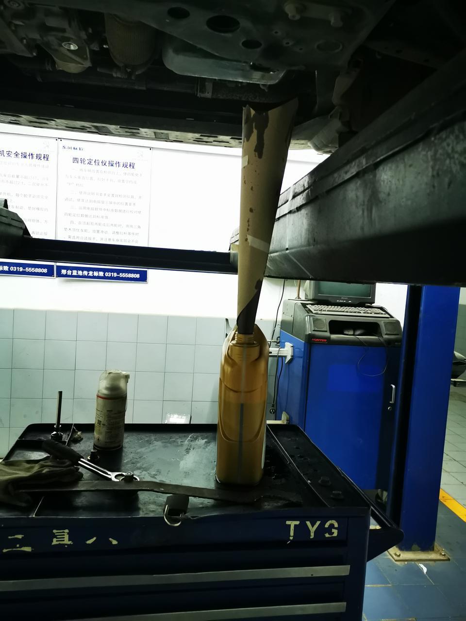 标致4008-4008GT烧机油，4儿子始终推诿扯皮，哎，这该咋办？去年4月中旬提的车，10月份发动机灯亮了，发现机油尺上一点机油都挂不上，然后联系四儿子，四儿子给加满了机油，把表清了说时速不低40再开1000公里看结果，12月满足要求去四儿子那里监测，大概是少了7000克左右吧，四儿子确定是烧机油了，需要大拆发动机，因为我这车从提车到亮故障灯也就半年，新车，心里特别膈应，挺苦恼该怎么办，然后就协商，四儿子跟我扯皮，把一切都往厂家推，我想修就修吧，买这车也没想着保值的事，这样持续了到年底，四儿子说过了年再