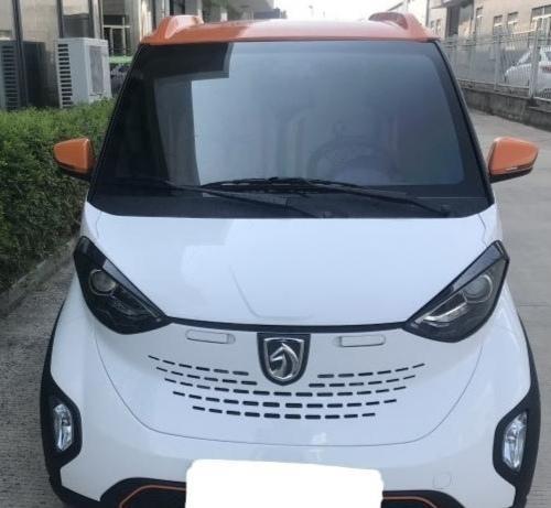 宝骏e100-对于宝骏新能源E100，大家使用下来有没有遇到什么问题?
       当时为了节省时间，在苏宁易购上，宝骏新能源旗舰店里买了E100，整体过程很省心，很多专业的对接服务，堪比后援团。目前行驶的过程中，如果城市道路，整体续航可以达到240到256之间，但有些时候，比如特别是高速，耗电量很快。另外减震有些偏硬，过一些减速带时，会感觉明显的颠簸
