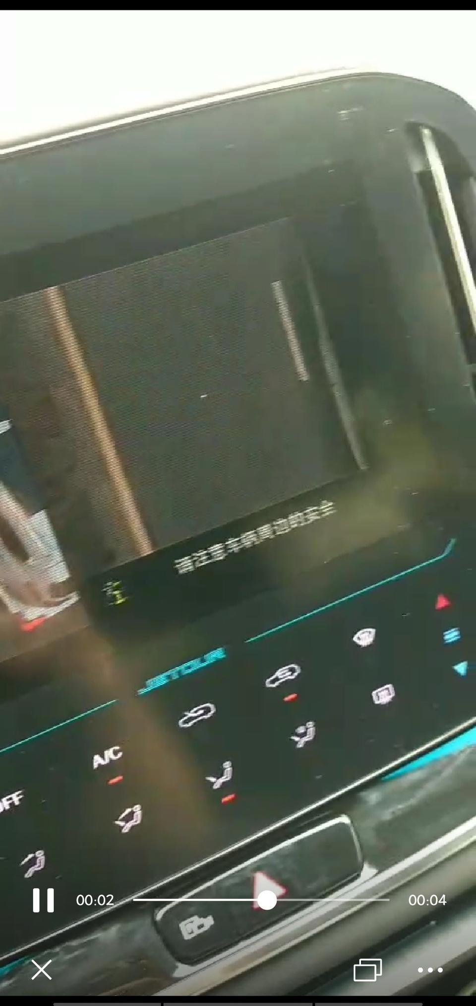 捷途x70-2020手动悦行 刚提回来，倒车也是这个画面。泼车也是这个，我就想问什么情况