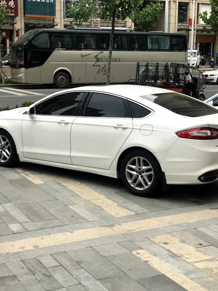 我是13年1.5T蒙迪欧，跑了9万公里，今天从汽配城做保养，加的全合成机油，保养的师傅说我这车有点烧机油，各位大神有这种情况吗，有点担心啊，说如果真烧机油就要大修了