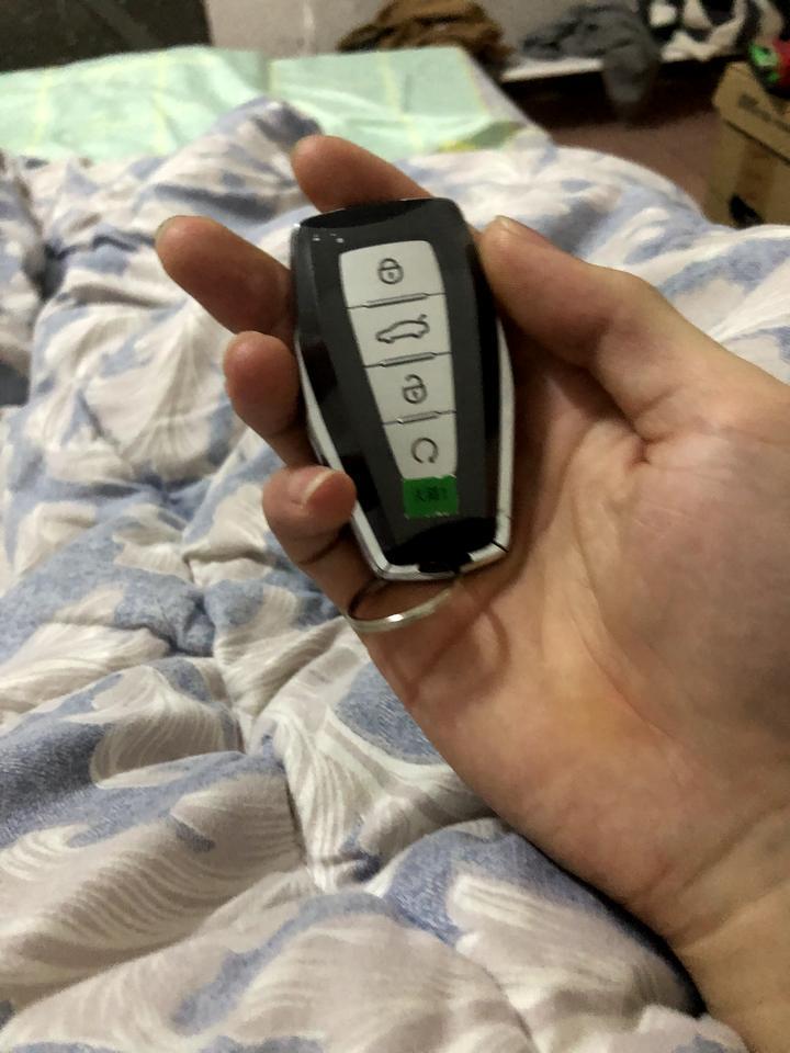 帝豪gs-我想问一下各位车友！我前几天刚提的新车吉利帝豪19款1.4cvt雅才开300公里。今天晚上一打火就倒车就有点抖。过了一会就好了，天气温度18度左右。是冷的原因还是没热车