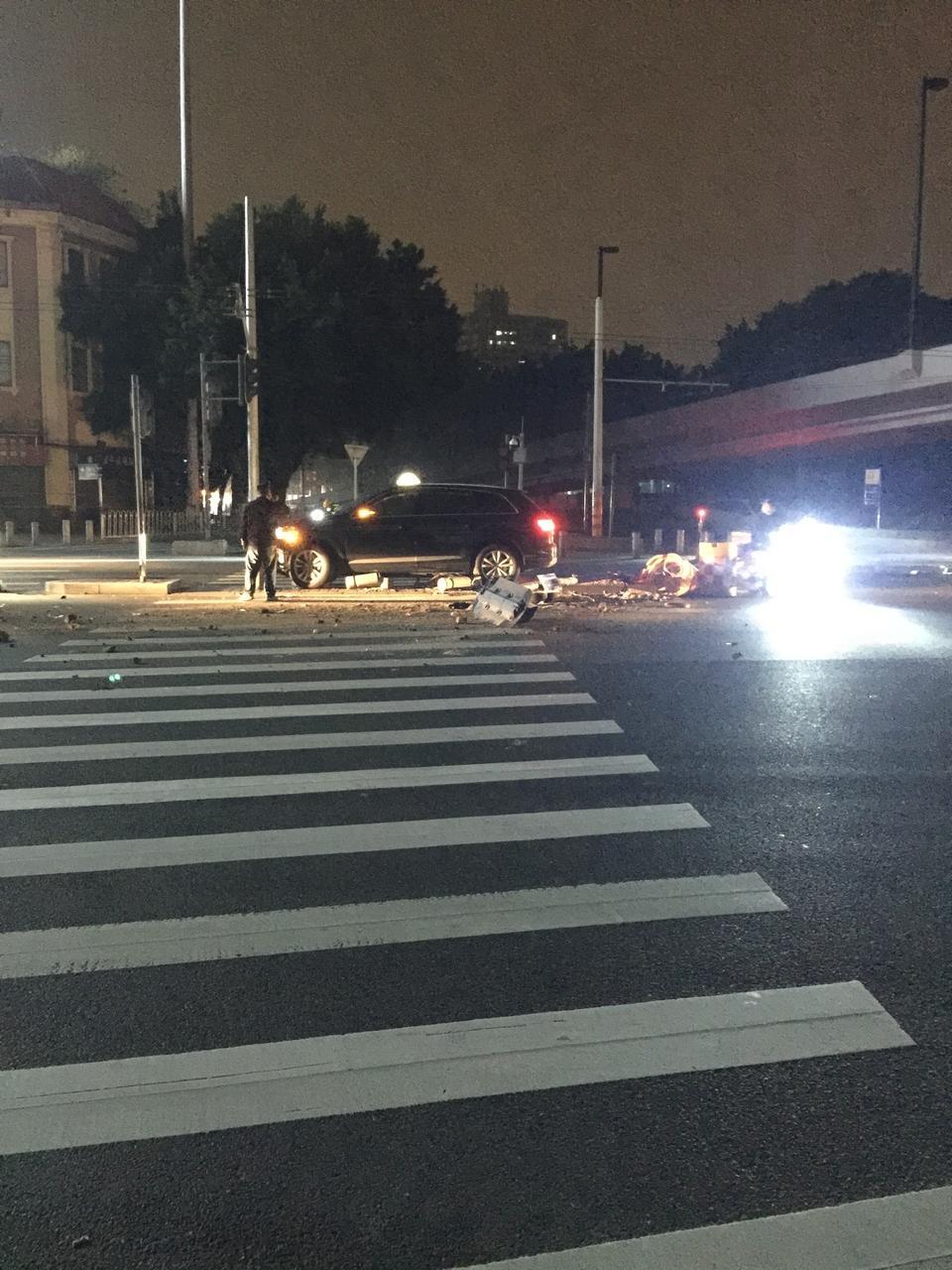 途观l phev-昨晚广州六二三路，因为交通信号灯故障，引起的车祸，一辆大众SUV（绿牌）跟一辆出租车（绿牌）相撞，大家觉得哪辆车撞的比较严重，ps：这辆大众应该是途观L吧？