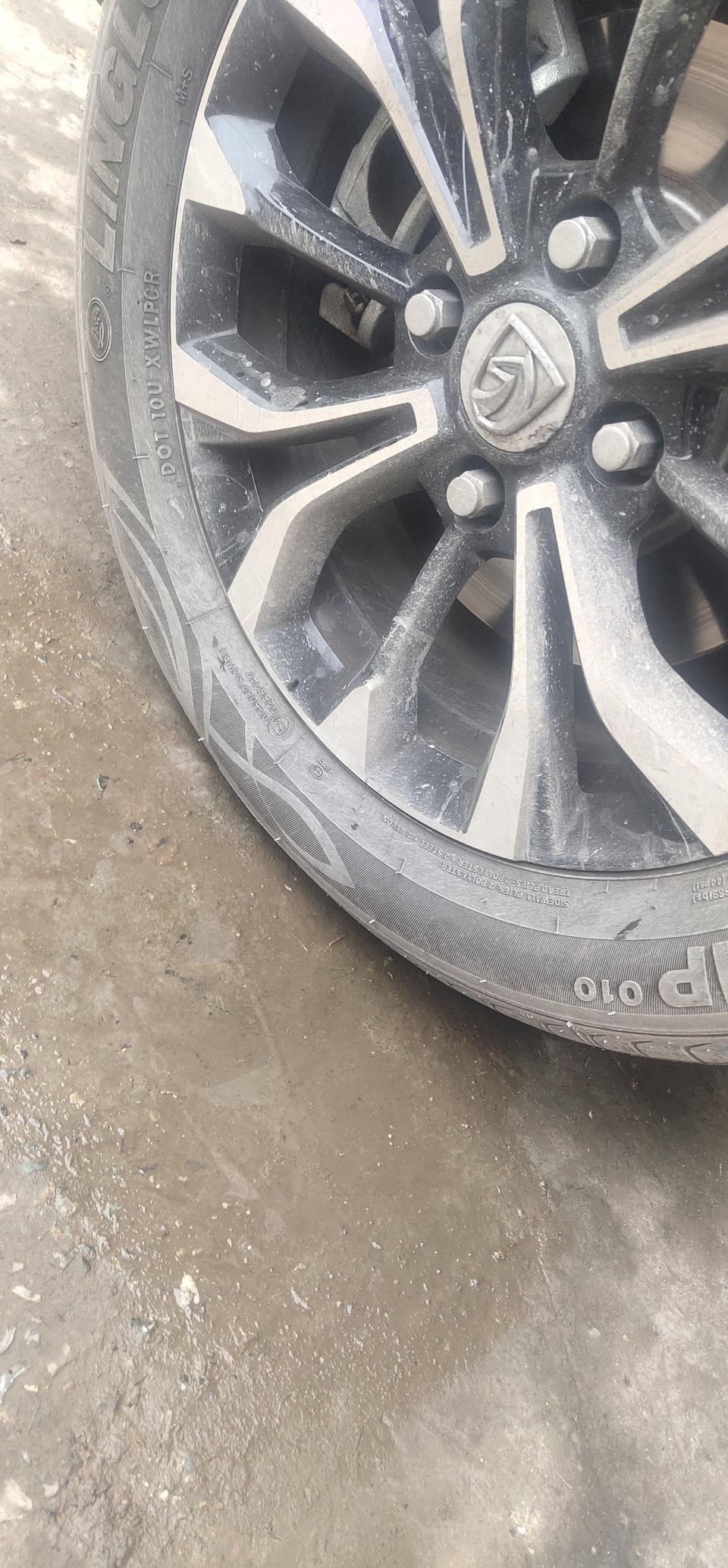 我的宝骏510轮胎看起来有点扁  这正常吗？