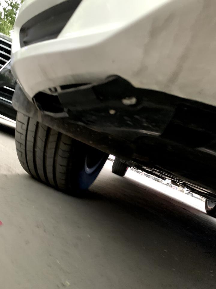 沃尔沃xc60-这种情况还能不能开 不知道什么时候咋给掉下了