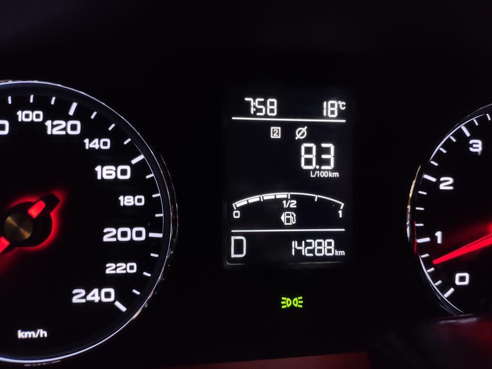 荣威i6-请问各位跑6个油的大神你们怎么开的车啊？小弟怎么跑都是8个油左右，特意做了个实验加满一箱油跑到油灯亮又跑了63公里，实在不敢再跑了。一共跑了563公里。跪求大神指点。路况高速市区二八开