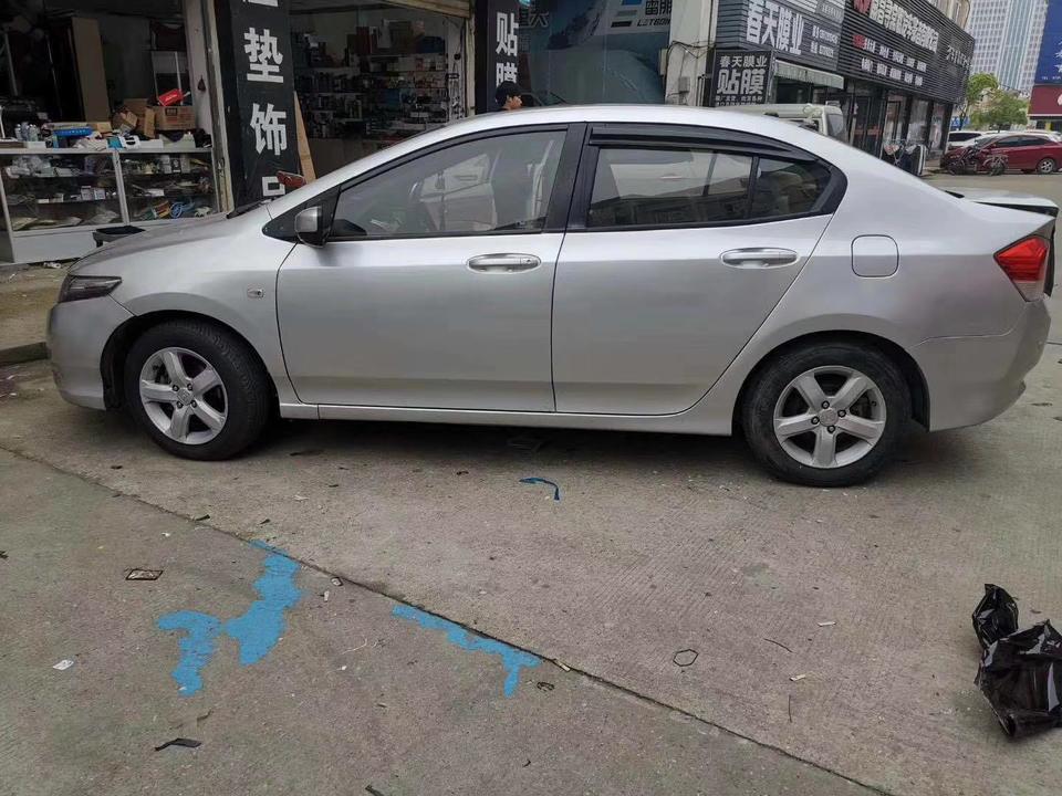 想知道10年的锋范，现在二手价格大概多少钱呢？想入手一辆练练手，代步过度一下。