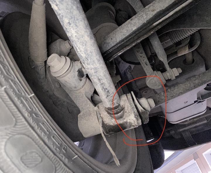凯越-开车不小心后轮掉坑里去了嗑了一下  这个地方嗑成这样了需要维修吗？