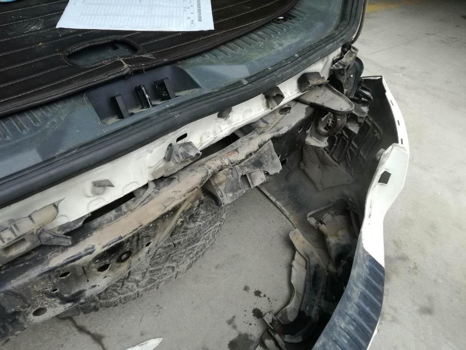 江铃福特撼路者，后防撞梁变形又与大梁一体，保险公司建议修复，4s店建议换底盘，各执一词，是修是换，哪种更能保证安全系数