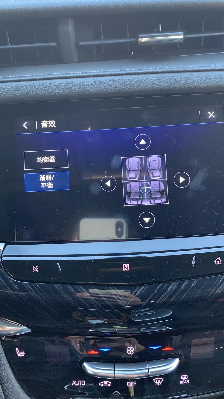 凯迪拉克xt6-音响怎么调节，为什么我的第三排没有声音，二排也只能布局调到后边俩坐才有点声音，但是驾驶位声音就小了，怎么才能让全车的音响都打开