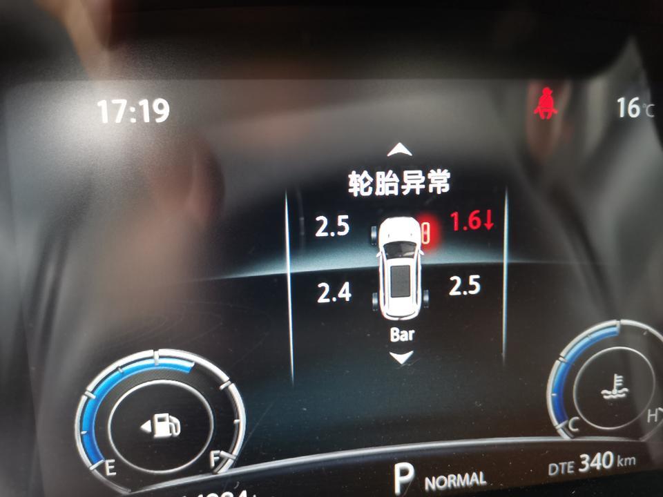 长安cs75-轮胎异常，怎么显示反了，左边气少，这上面怎么显示右边