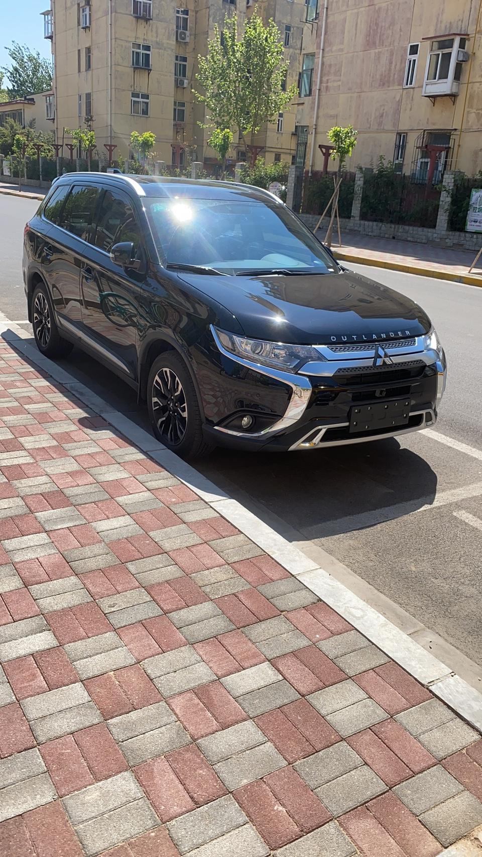 欧蓝德-2.0你们都是多少胎压？ 我从4s店开出来一直是3.4左右，感觉特别颠，今天把气放到2.5感觉方向盘沉了，不怎么颠了，油耗多了一个半，你们都多少胎压啊？