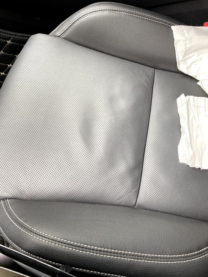 领克01-窗户忘记关紧了，下雨水淋了车座湿了一点，真皮坐椅起皱起皮了，干了这个样子，有没有什么好的方法能恢复原装
