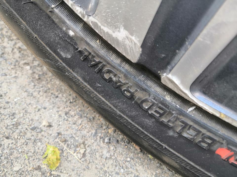 长安cs35 plus-今天撞马路牙子了    刚提的车，帮忙看看有没有问题啊