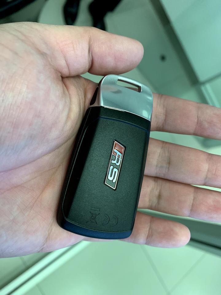 奥迪rs 4-各位车友好 想问下新车高速车速需要控制在90-100左右吗 能不能开快 140-160左右 
第一次买性能车 不懂求教